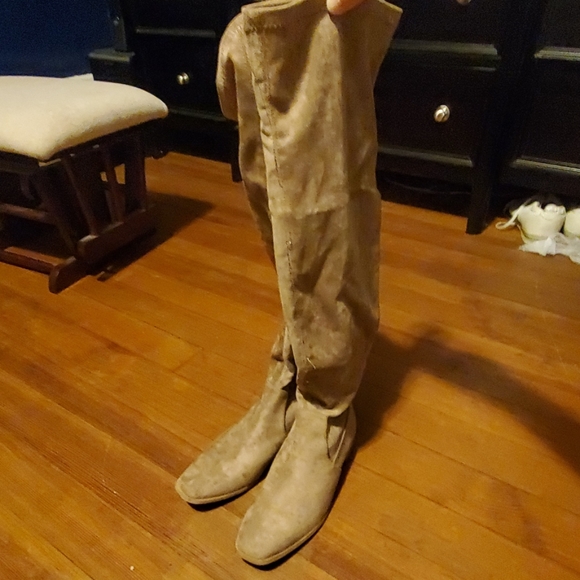 Knee high boots - Picture 4 of 8